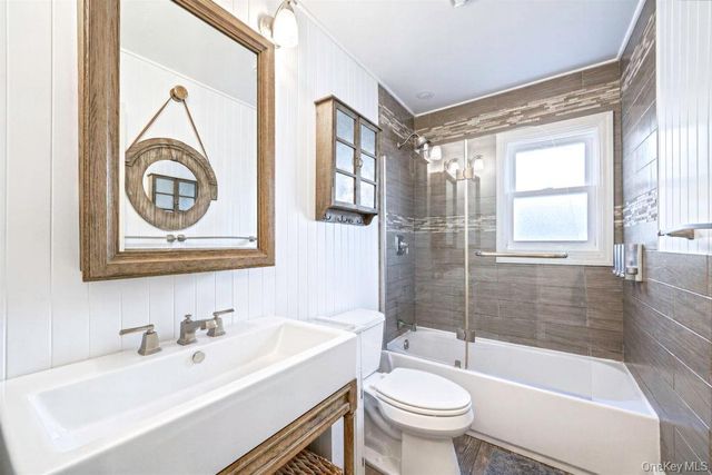 41 E Saltaire Road, Lindenhurst, NY 11757