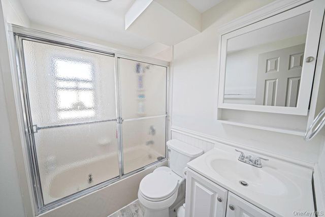 41 E Saltaire Road, Lindenhurst, NY 11757