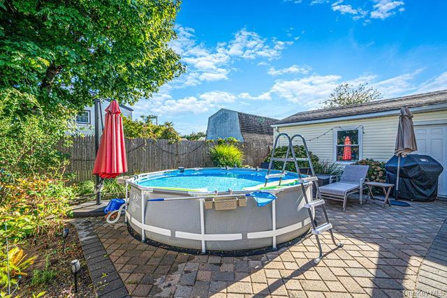 41 E Saltaire Road, Lindenhurst, NY 11757