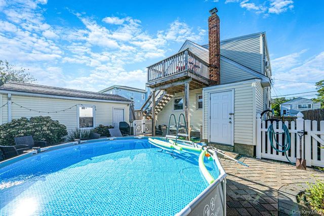 41 E Saltaire Road, Lindenhurst, NY 11757