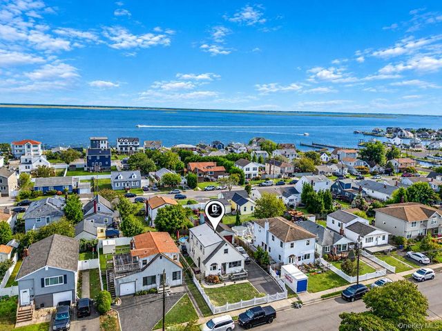 41 E Saltaire Road, Lindenhurst, NY 11757