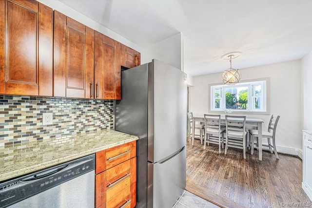 41 E Saltaire Road, Lindenhurst, NY 11757