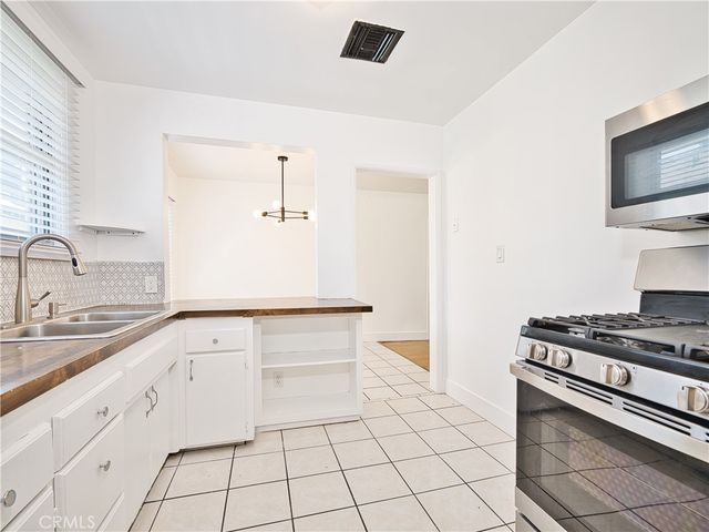 6153 Clybourn Avenue, North Hollywood, CA 91606