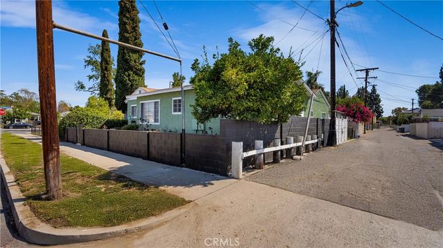 6153 Clybourn Avenue, North Hollywood, CA 91606