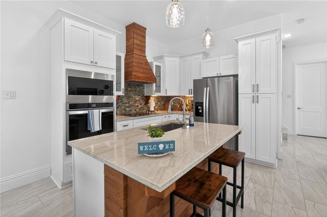 15510 SPYGLASS Dr, Corpus Christi, TX 78418