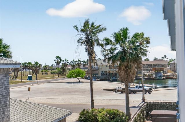 15510 SPYGLASS Dr, Corpus Christi, TX 78418