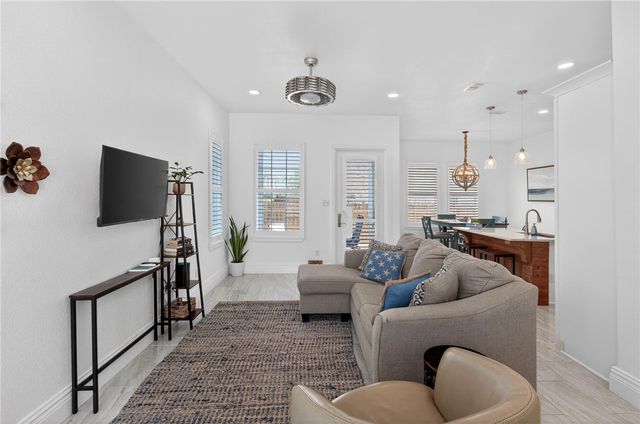 15510 SPYGLASS Dr, Corpus Christi, TX 78418