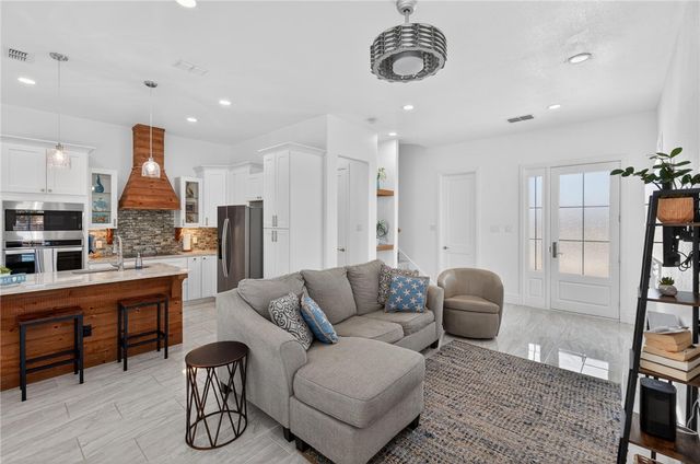 15510 SPYGLASS Dr, Corpus Christi, TX 78418