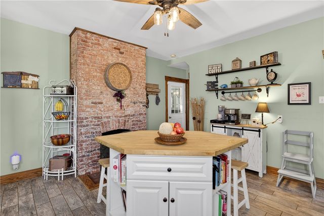 2433 Glen Mawr St, Sheraden, PA 15204