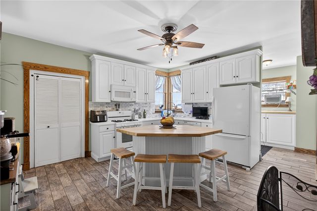 2433 Glen Mawr St, Sheraden, PA 15204