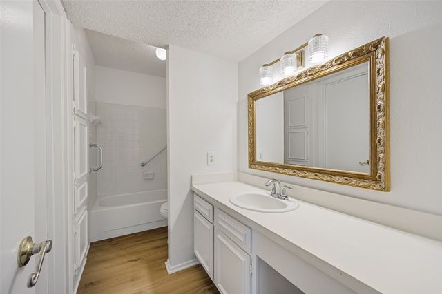 5300 Keller Springs 1086, Dallas, TX 75248