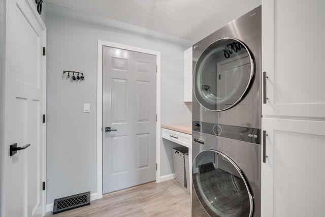 1243 Firethorn DRIVE, West Bend, WI 53090