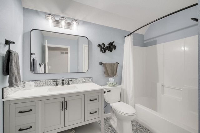 1243 Firethorn DRIVE, West Bend, WI 53090