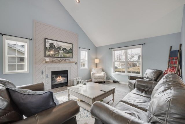 1243 Firethorn DRIVE, West Bend, WI 53090