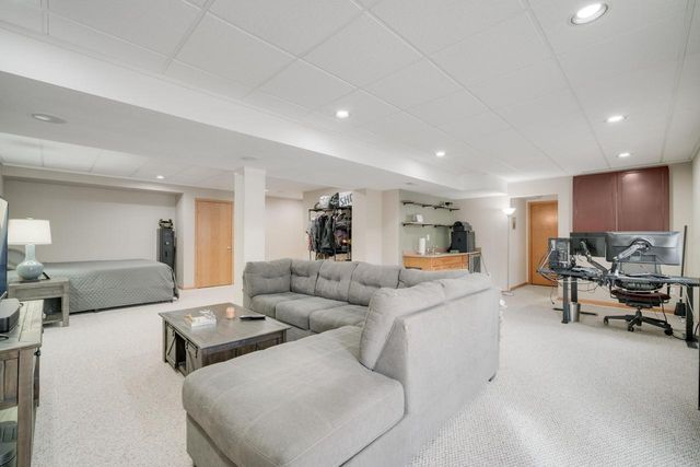 1243 Firethorn DRIVE, West Bend, WI 53090