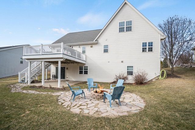 1243 Firethorn DRIVE, West Bend, WI 53090