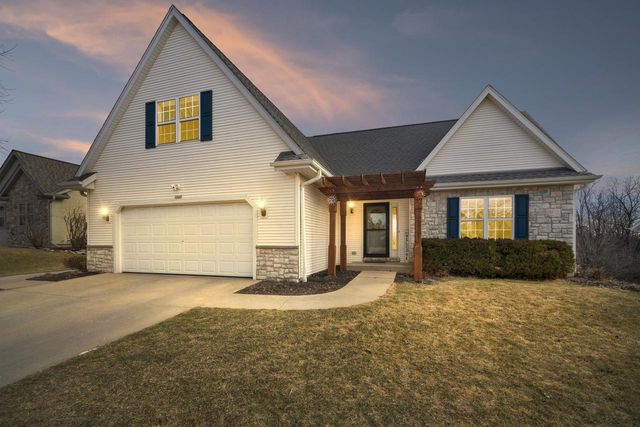 1243 Firethorn DRIVE, West Bend, WI 53090