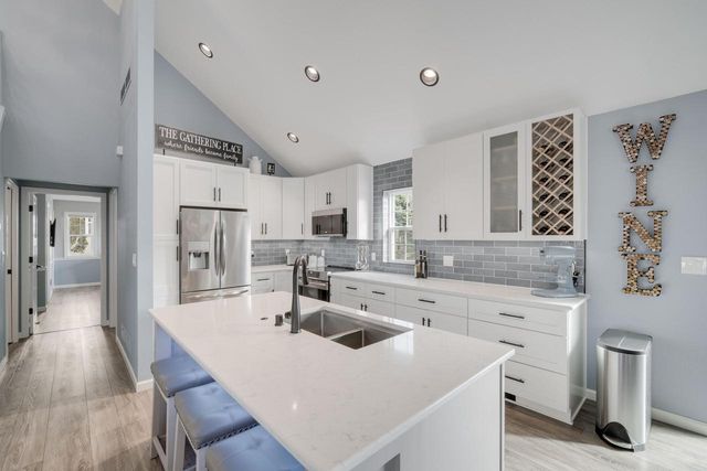 1243 Firethorn DRIVE, West Bend, WI 53090