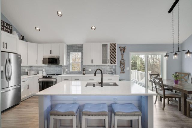 1243 Firethorn DRIVE, West Bend, WI 53090