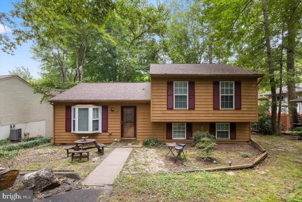 115 INDIAN HILLS RD, Locust Grove, VA 22508