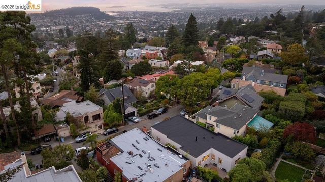 589 San Luis Rd., Berkeley, CA 94707