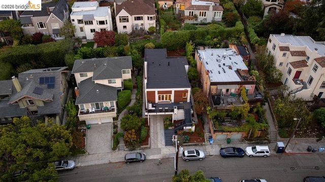 589 San Luis Rd., Berkeley, CA 94707