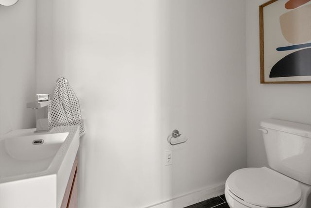 602 Canterbury 6, Boston, MA 02131