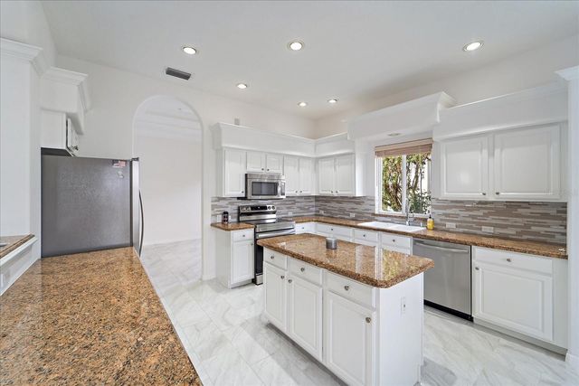 6585 WATERS EDGE WAY, Lakewood Ranch, FL 34202