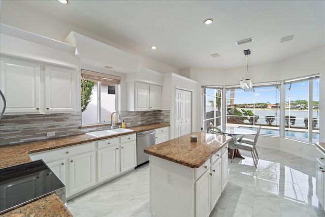 6585 WATERS EDGE WAY, Lakewood Ranch, FL 34202