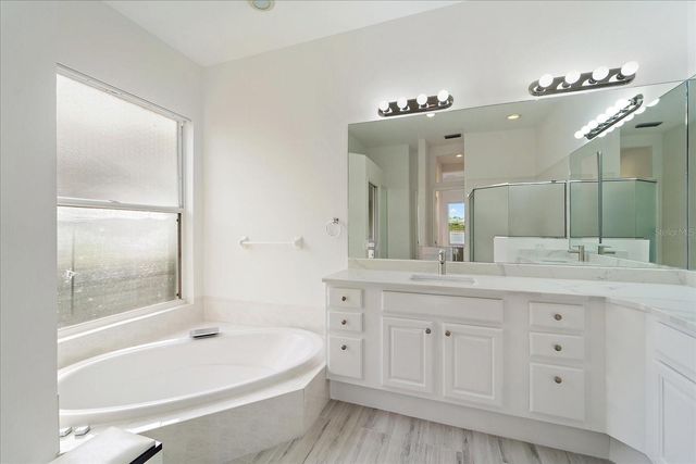 6585 WATERS EDGE WAY, Lakewood Ranch, FL 34202