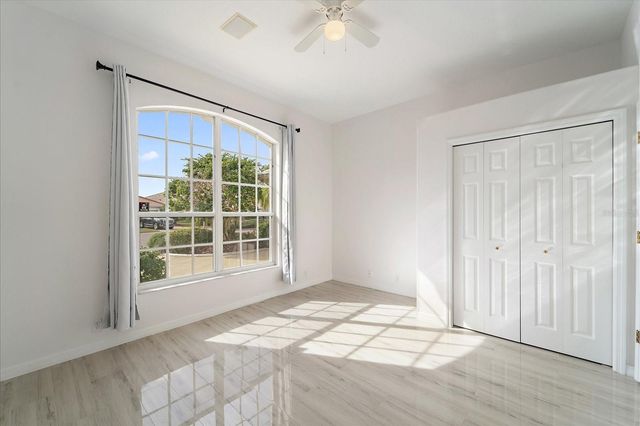 6585 WATERS EDGE WAY, Lakewood Ranch, FL 34202