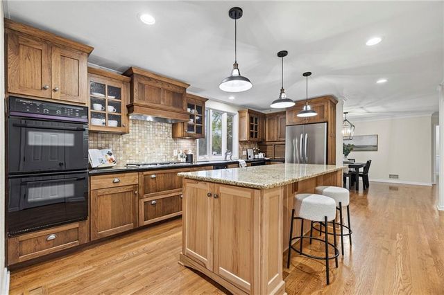 909 W 96th Terrace, Kansas City, MO 64114