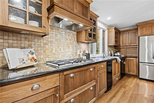 909 W 96th Terrace, Kansas City, MO 64114