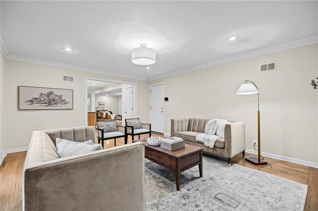 909 W 96th Terrace, Kansas City, MO 64114