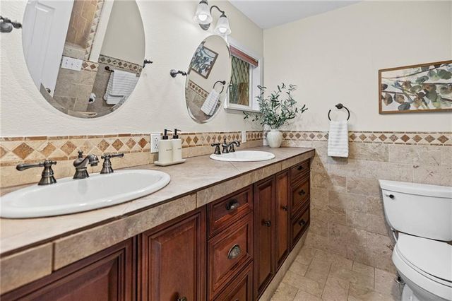 909 W 96th Terrace, Kansas City, MO 64114