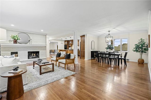 909 W 96th Terrace, Kansas City, MO 64114