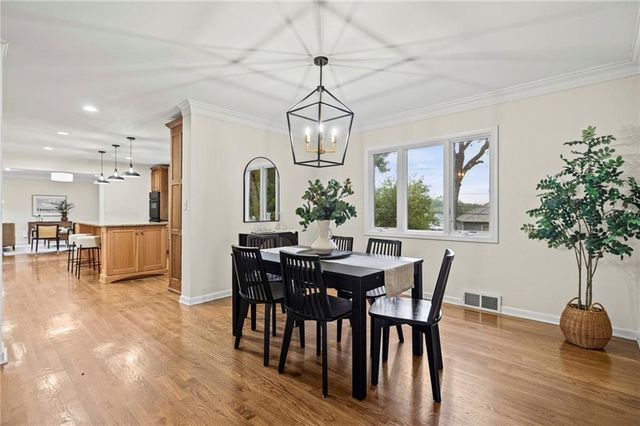 909 W 96th Terrace, Kansas City, MO 64114