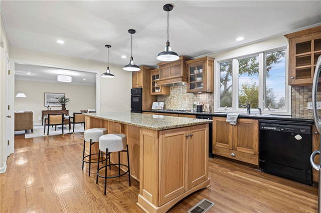 909 W 96th Terrace, Kansas City, MO 64114