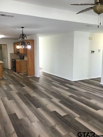 10323 W Lakeshore Dr, Tyler, TX 75709