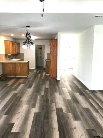 10323 W Lakeshore Dr, Tyler, TX 75709