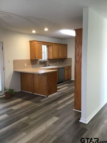 10323 W Lakeshore Dr, Tyler, TX 75709
