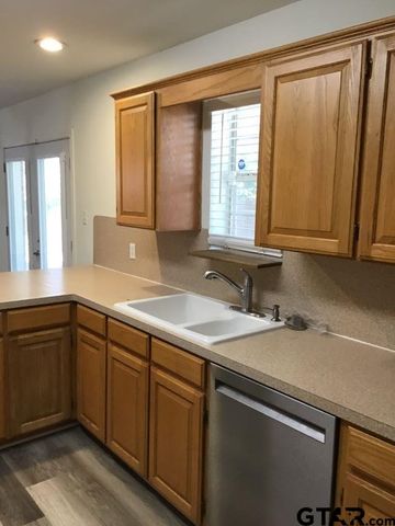 10323 W Lakeshore Dr, Tyler, TX 75709