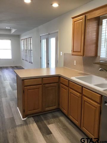 10323 W Lakeshore Dr, Tyler, TX 75709