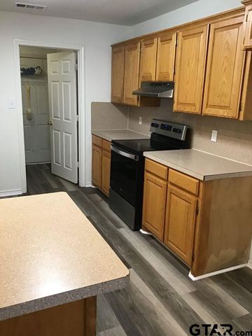 10323 W Lakeshore Dr, Tyler, TX 75709
