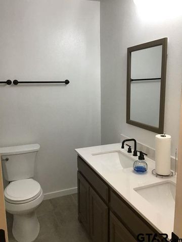 10323 W Lakeshore Dr, Tyler, TX 75709
