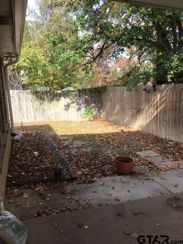 10323 W Lakeshore Dr, Tyler, TX 75709