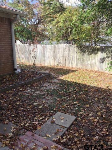 10323 W Lakeshore Dr, Tyler, TX 75709