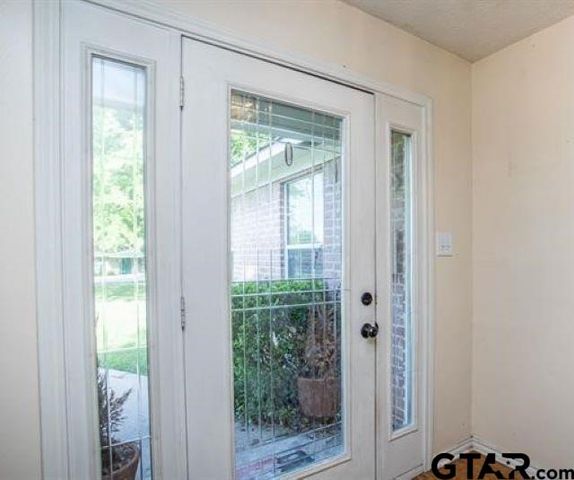 10323 W Lakeshore Dr, Tyler, TX 75709