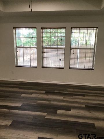 10323 W Lakeshore Dr, Tyler, TX 75709