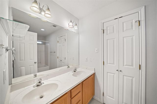 1140 Thomas Drive, Angleton, TX 77515